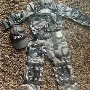 Halloween. Boys costume. Size 5-6